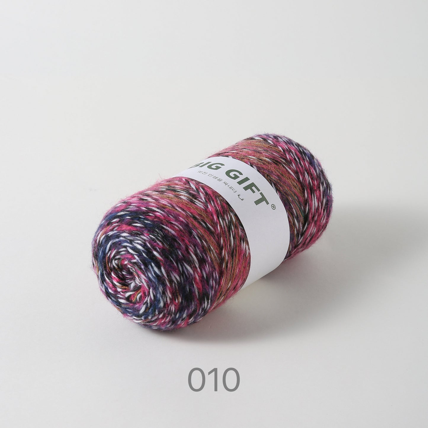 Chunky Gradient Knitting Yarn - Big Gift Artisan Wool Blend for Crochet Bags & Hats, Vintage Color Transition (Mauve Ombre)