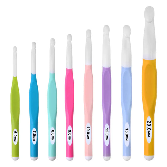 Set of ergonomic crochet hooks for bulky yarn in various sizes with colorful handles from 6mm to 20mm