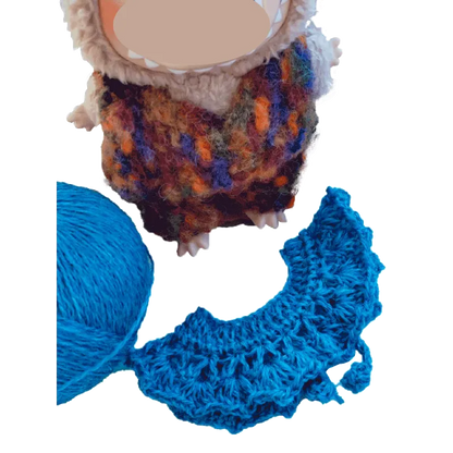 FREE｜crochet collar and hat pattern for plush dolls shown with blue crocheted collar and yarn ball